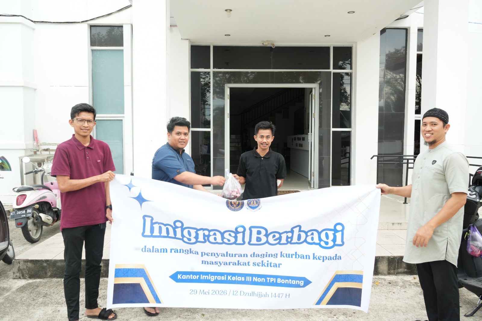Imigrasi Bontang Salurkan 45 Paket Daging Kurban, Wujud Kepedulian dan Kebersamaan dengan Masyarakat